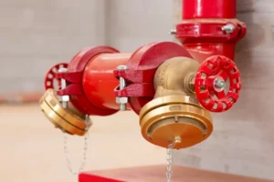 Válvula industrial roja para sistema contra incendios